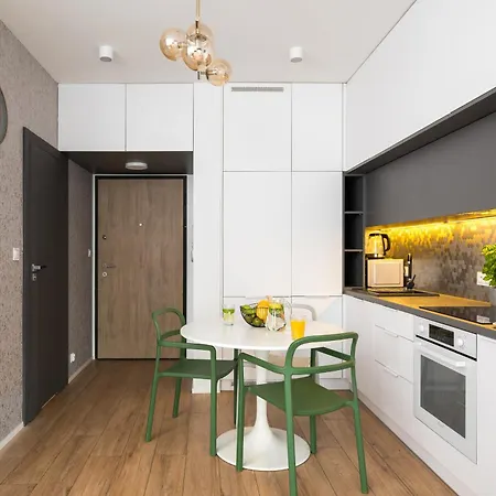 Urban Gem With Private Parking, Relaxing Balcony At Metro Station, Only 10 Min To City Centre Warsaw Exterior photo