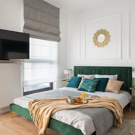 Urban Gem With Private Parking, Relaxing Balcony At Metro Station, Only 10 Min To City Centre Warsaw Exterior photo