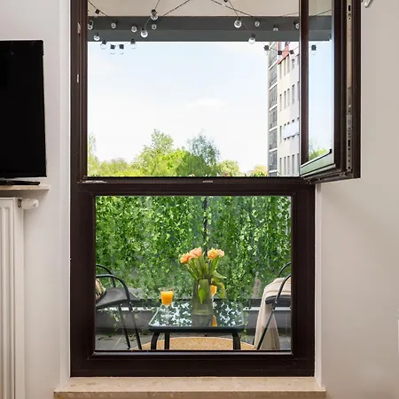 Urban Gem With Private Parking, Relaxing Balcony At Metro Station, Only 10 Min To City Centre Warsaw Exterior photo