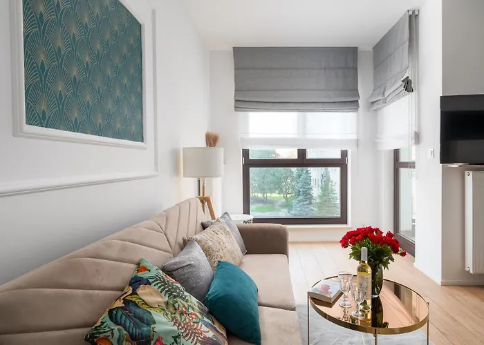 Urban Gem With Private Parking, Relaxing Balcony At Metro Station, Only 10 Min To City Centre
