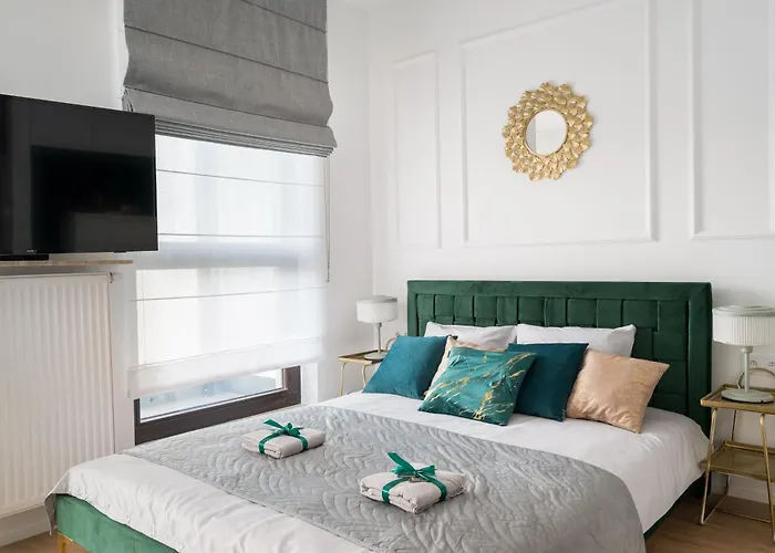 Urban Gem With Private Parking, Relaxing Balcony At Metro Station, Only 10 Min To City Centre