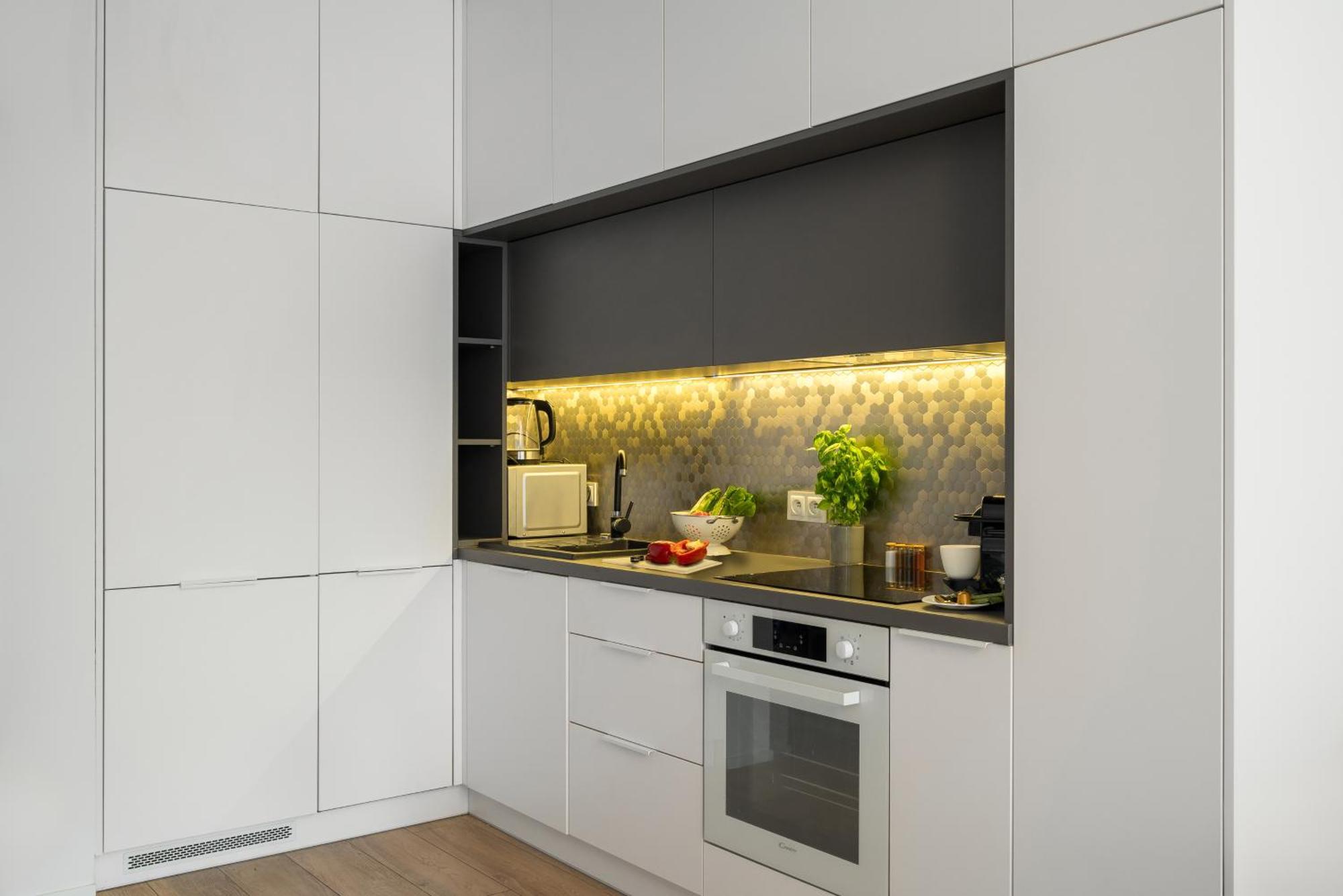 Apartment Urban Gem With Private Parking, Relaxing Balcony At Metro Station, Only 10 Min To Centre Warsaw