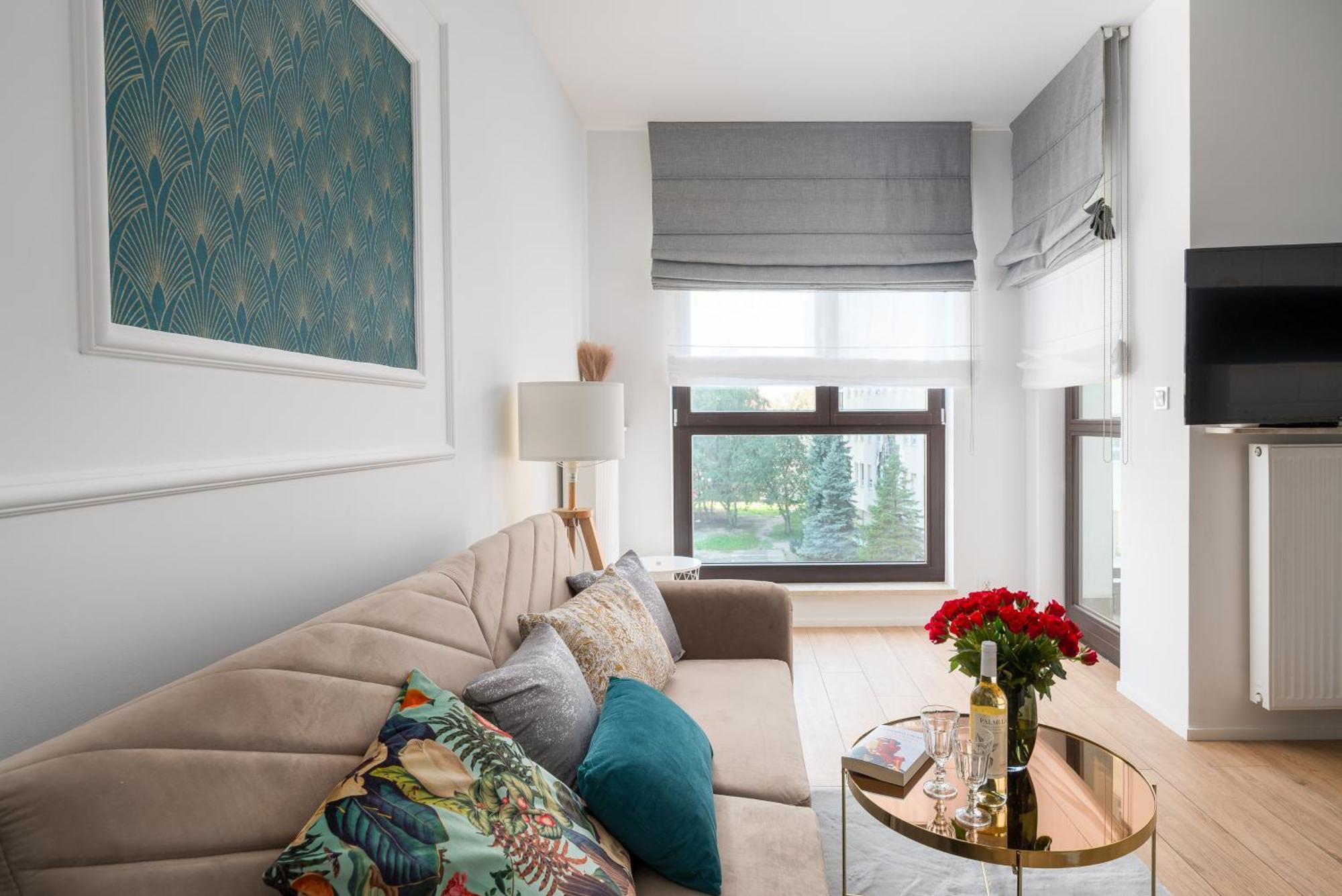 Urban Gem With Private Parking, Relaxing Balcony At Metro Station, Only 10 Min To Centre