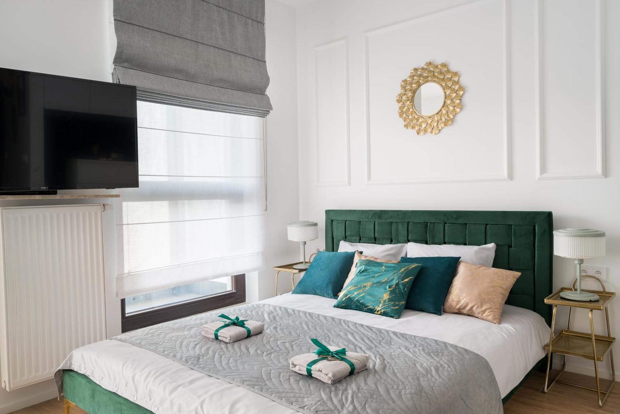 Apartment Urban Gem With Private Parking, Relaxing Balcony At Metro Station, Only 10 Min To Centre