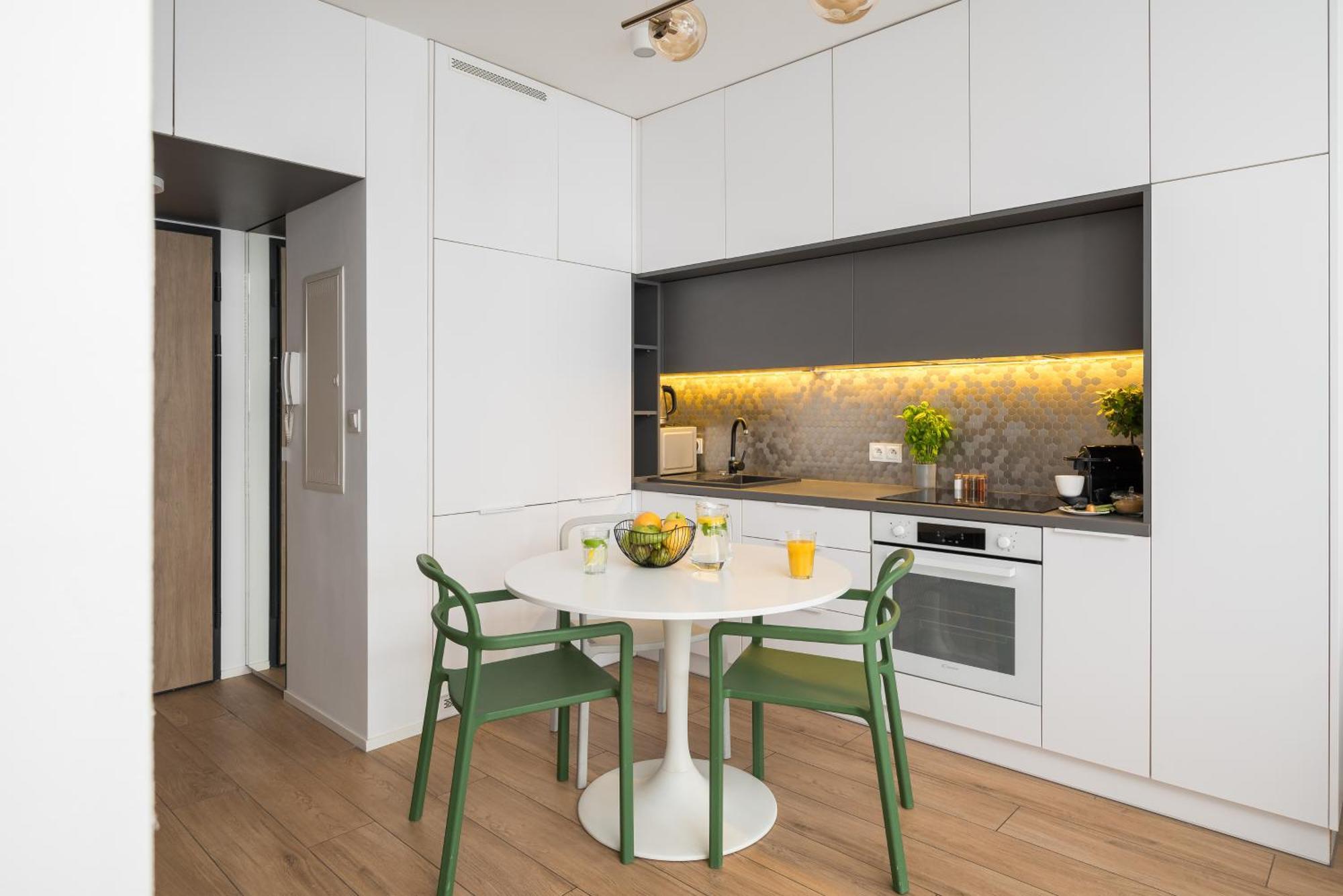 Urban Gem With Private Parking, Relaxing Balcony At Metro Station, Only 10 Min To Centre *