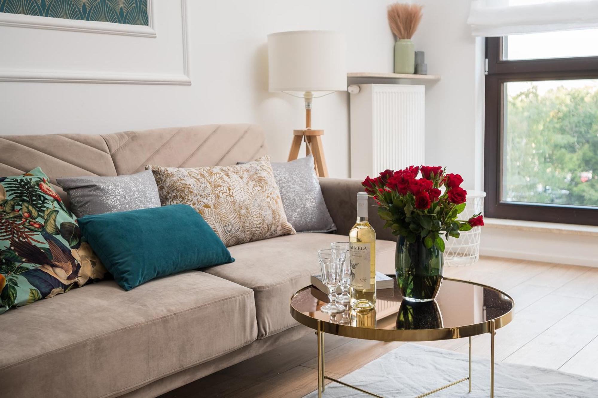Urban Gem With Private Parking, Relaxing Balcony At Metro Station, Only 10 Min To Centre * Warsaw