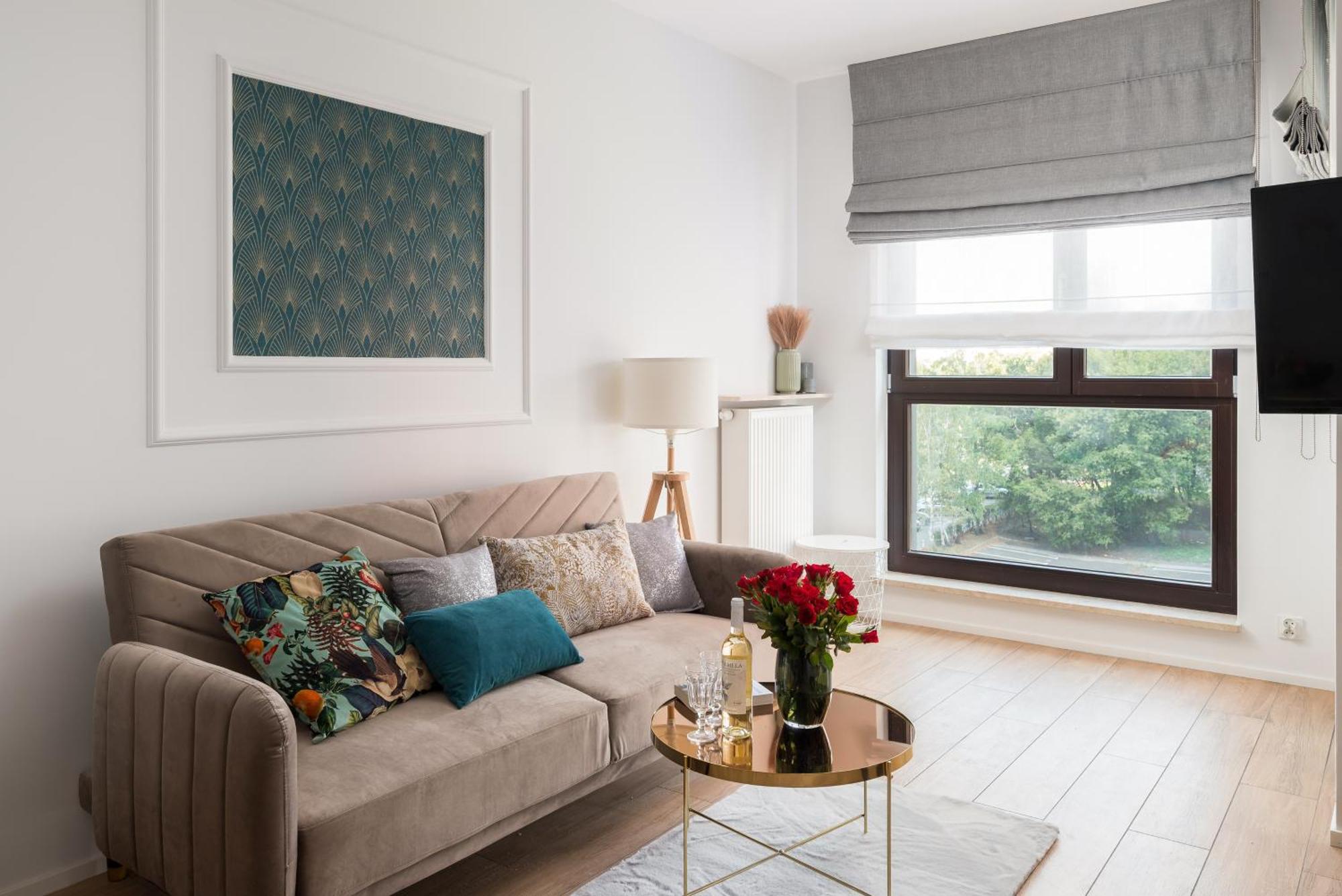 Urban Gem With Private Parking, Relaxing Balcony At Metro Station, Only 10 Min To Centre Apartment Warsaw